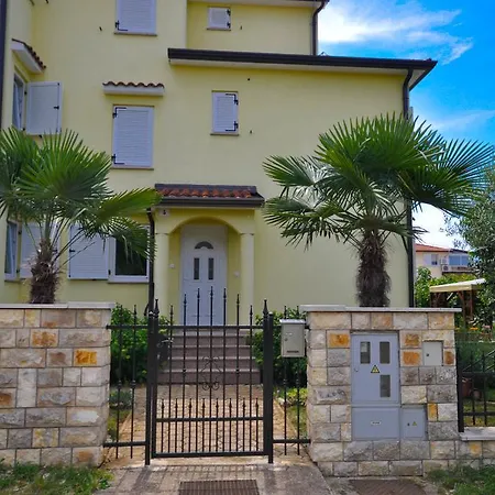 Ana M * Novigrad Istria