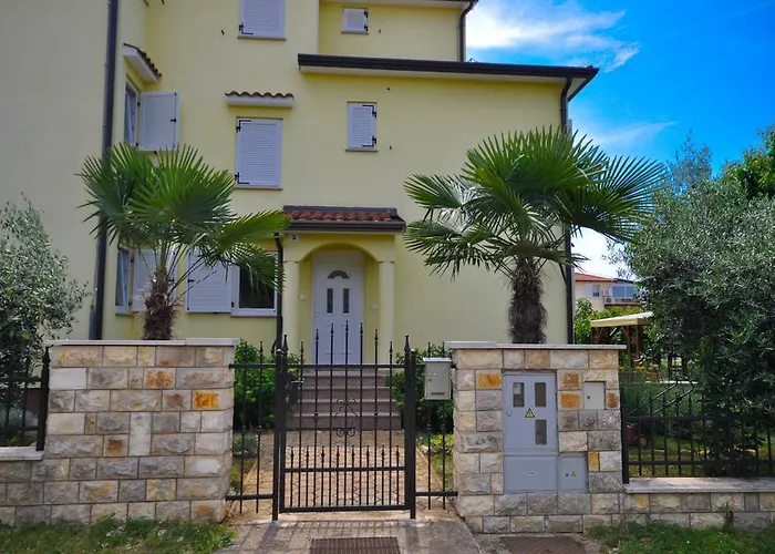 Ana M * Novigrad Istria